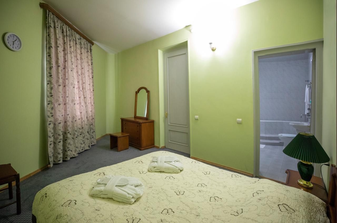 Leader Hotel Gori Exterior photo