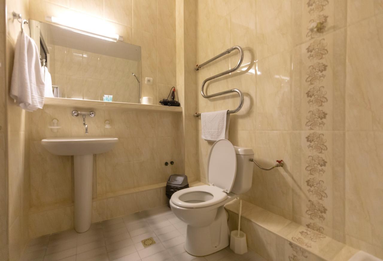 Leader Hotel Gori Exterior photo