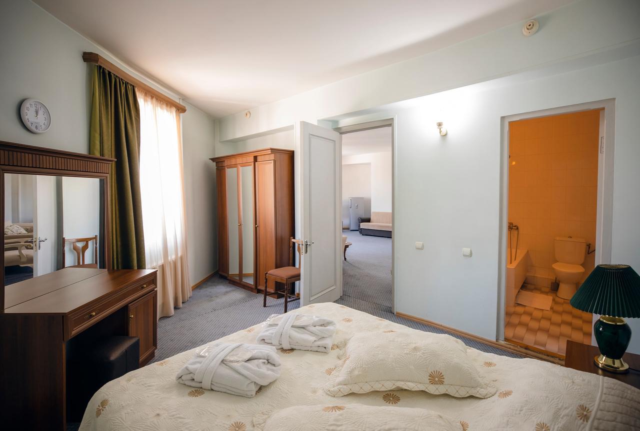 Leader Hotel Gori Exterior photo