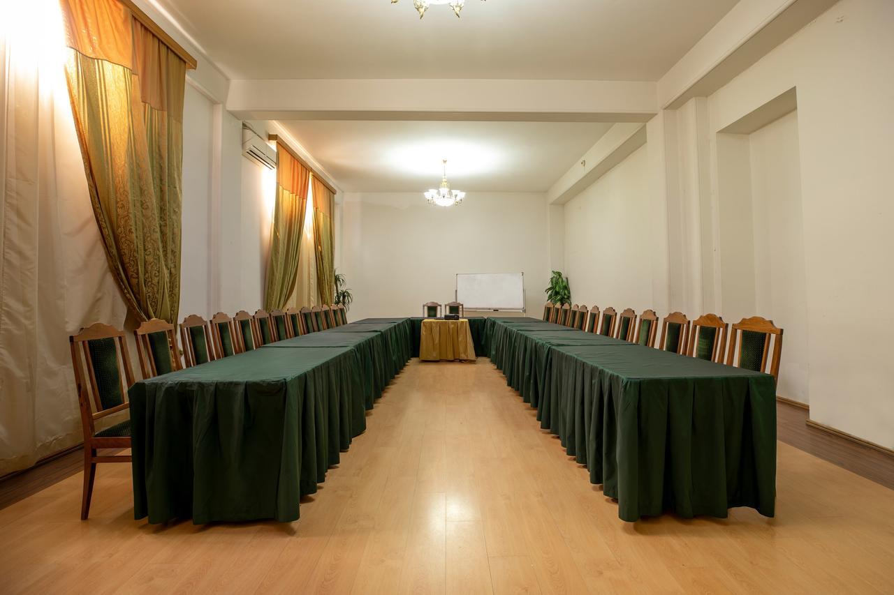 Leader Hotel Gori Exterior photo