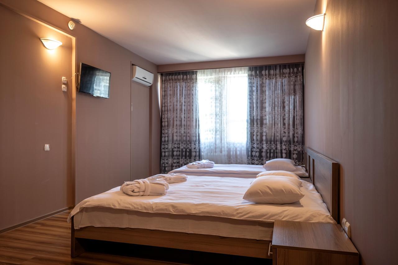 Leader Hotel Gori Exterior photo